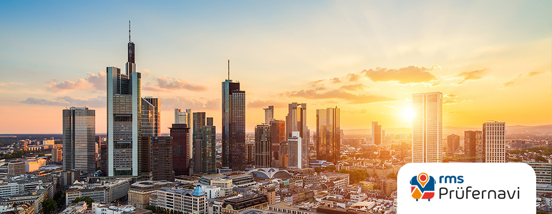 Frankfurter Skyline mit Logo rms Prüfernavi